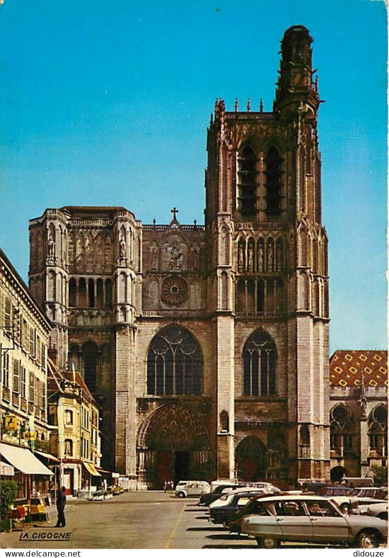 Automobiles - Sens - La Cathédrale - CPM - Voir Scans Recto-Verso - PKW