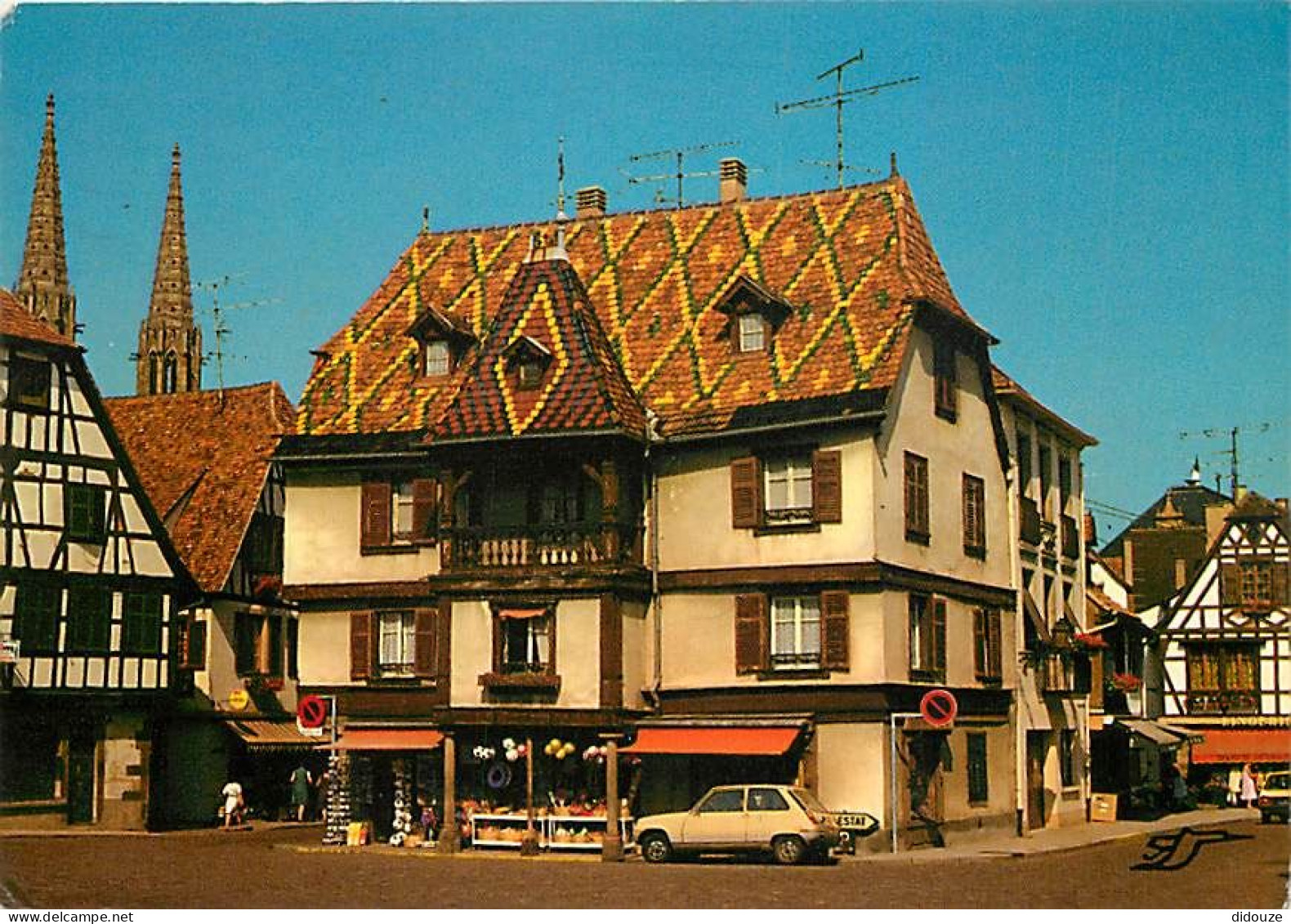 Automobiles - Obernai - Maisons Typiques - Place De L'Etoile - CPM - Voir Scans Recto-Verso - Turismo