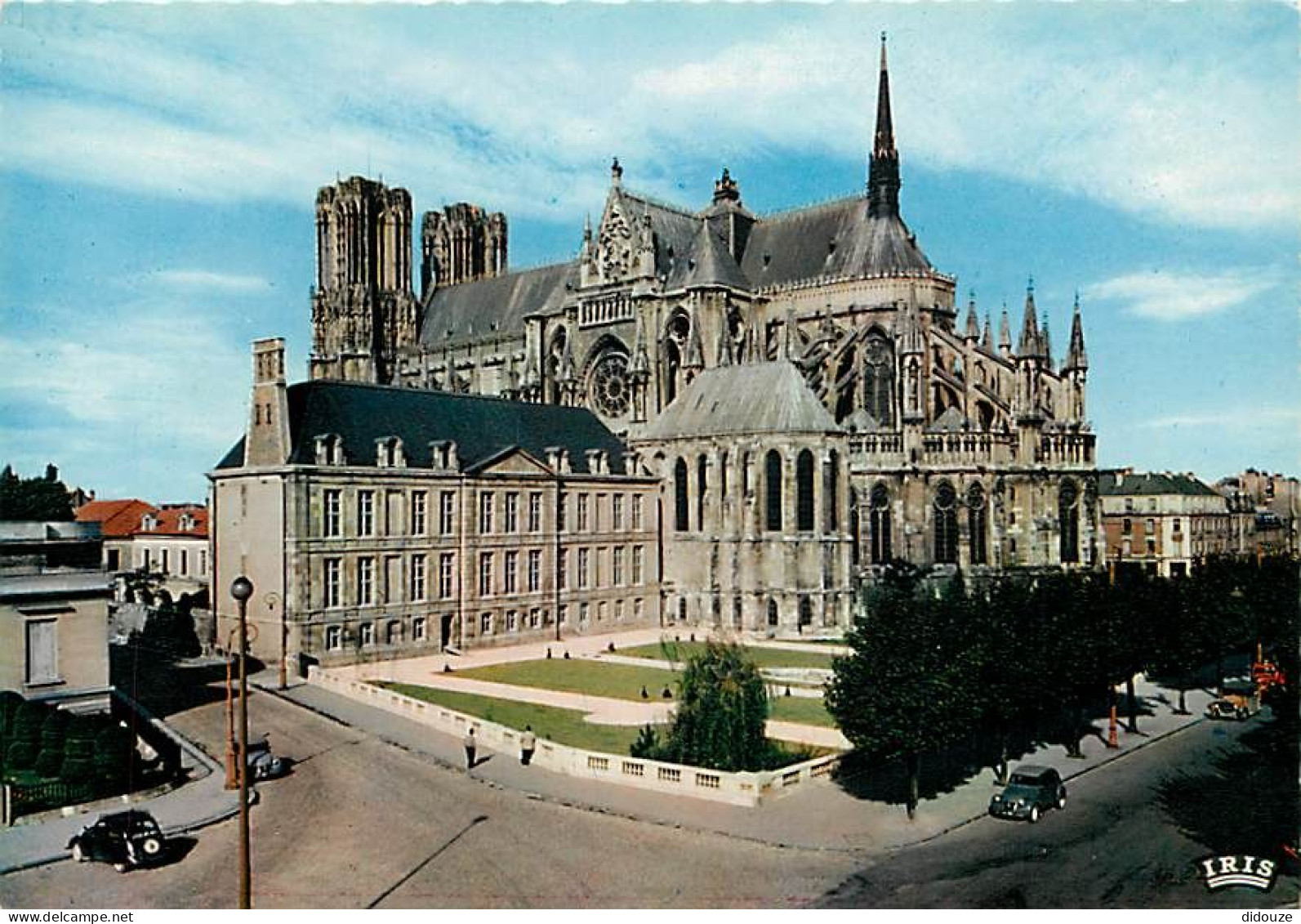 51 - Reims - Cathédrale Notre Dame - La Cathédrale Et Le Palais Archiépiscopal - Automobiles - CPM - Carte Neuve - Voir  - Reims