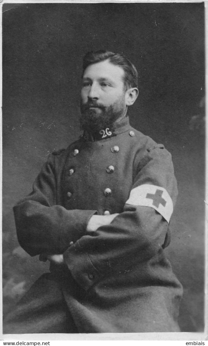 Portrait De Guerre - Carte Photo  Infirmier Croix Rouge Mr E.WEIBEL Membre Du Comité Royaliste De La Seine Du 26e R - Personnages