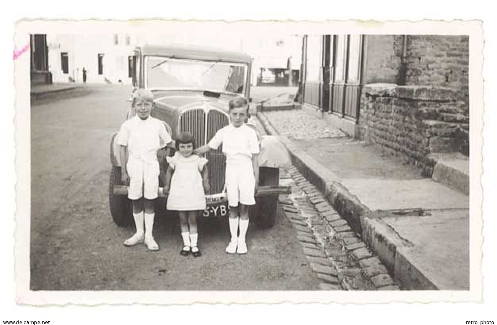 Photo Automobile Enfants Devant Automobile Renault - Automobile