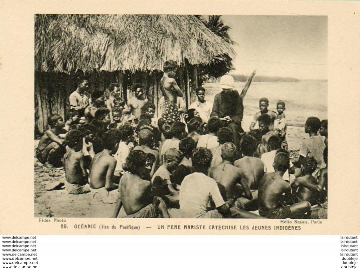 OCEANIE Un Père Mariste Catéchise Les Jeunes Indigènes - Missions