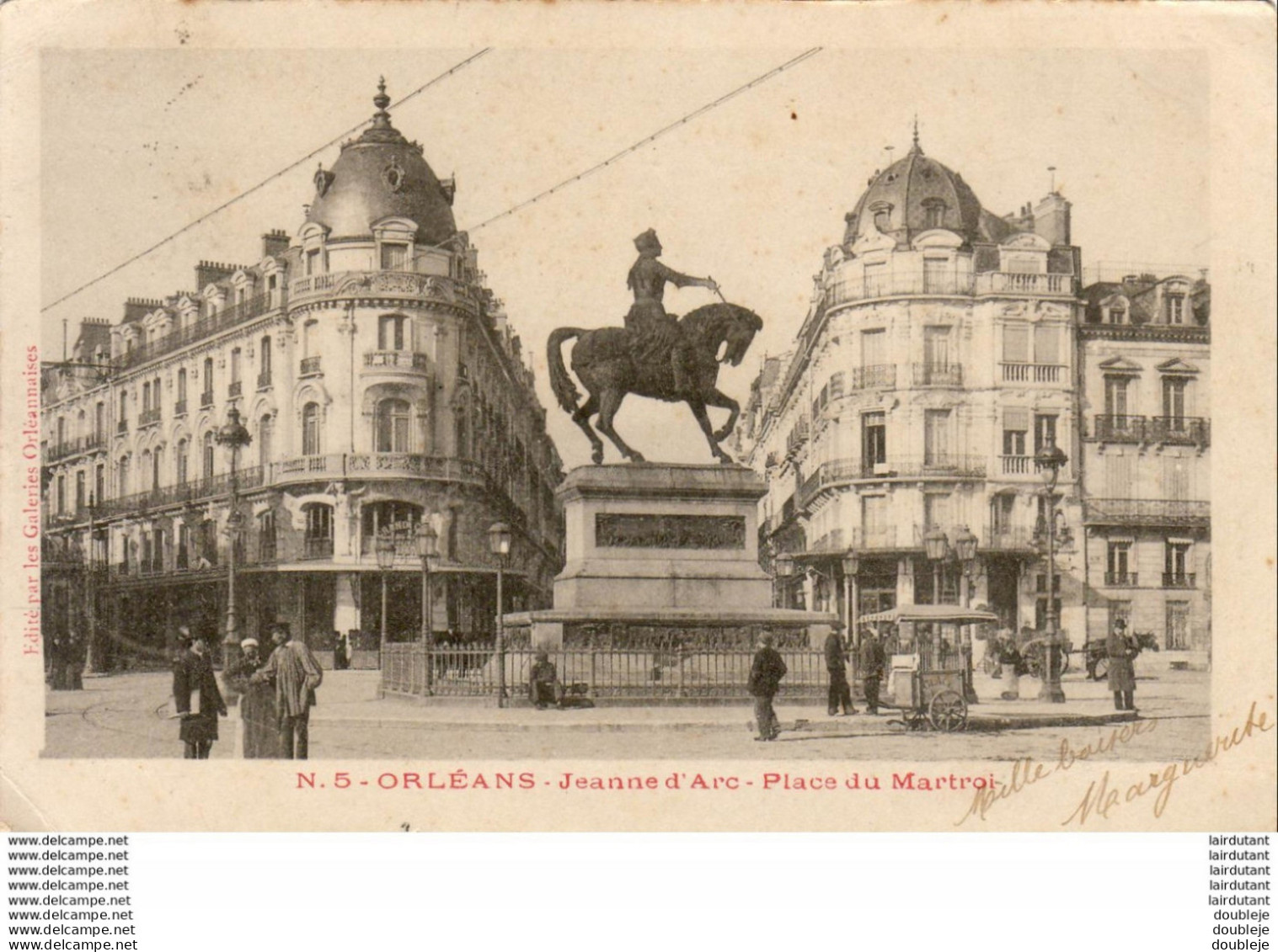 D45  ORLEANS  Jeanne D' Arc- Place Du Martroi   ..... ( Avec Marchand De Glaces Ambulant ) - Orleans