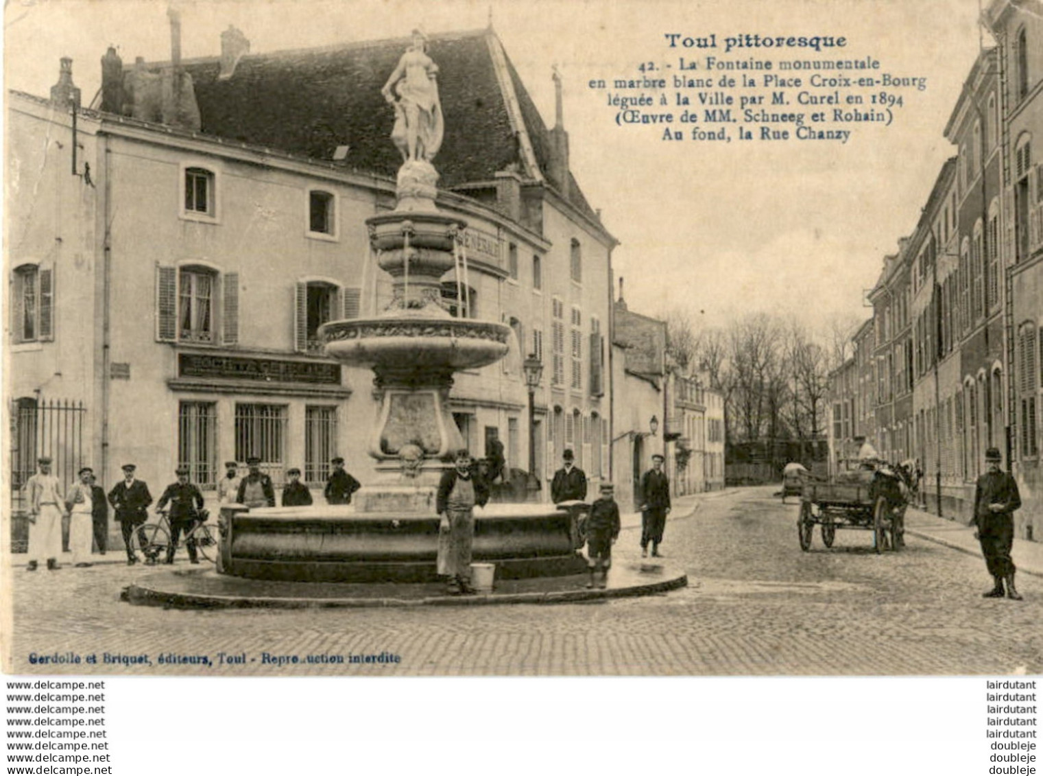 D54  TOUL  La Fontaine Monumentale En Marbre Blanc De La Place Croix- En- Bourg  ..... - Toul