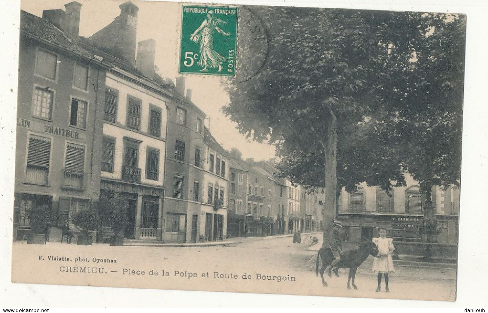 38 // CREMIEU   Place De La Poipe Et Route De Bourgoin - Crémieu