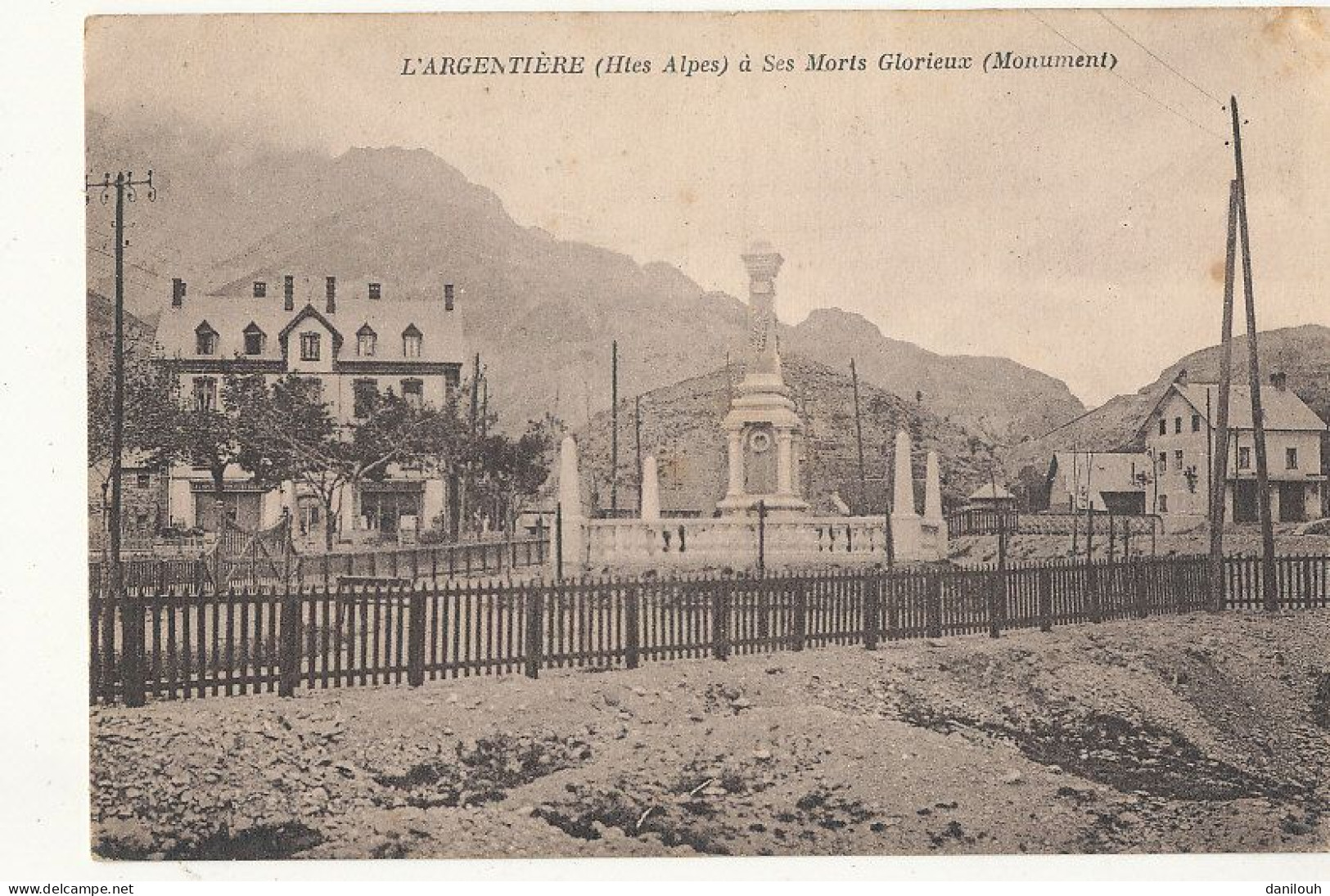05 // L ARGENTIERE   à Ses Morts   Monument Aux Morts - L'Argentiere La Besse