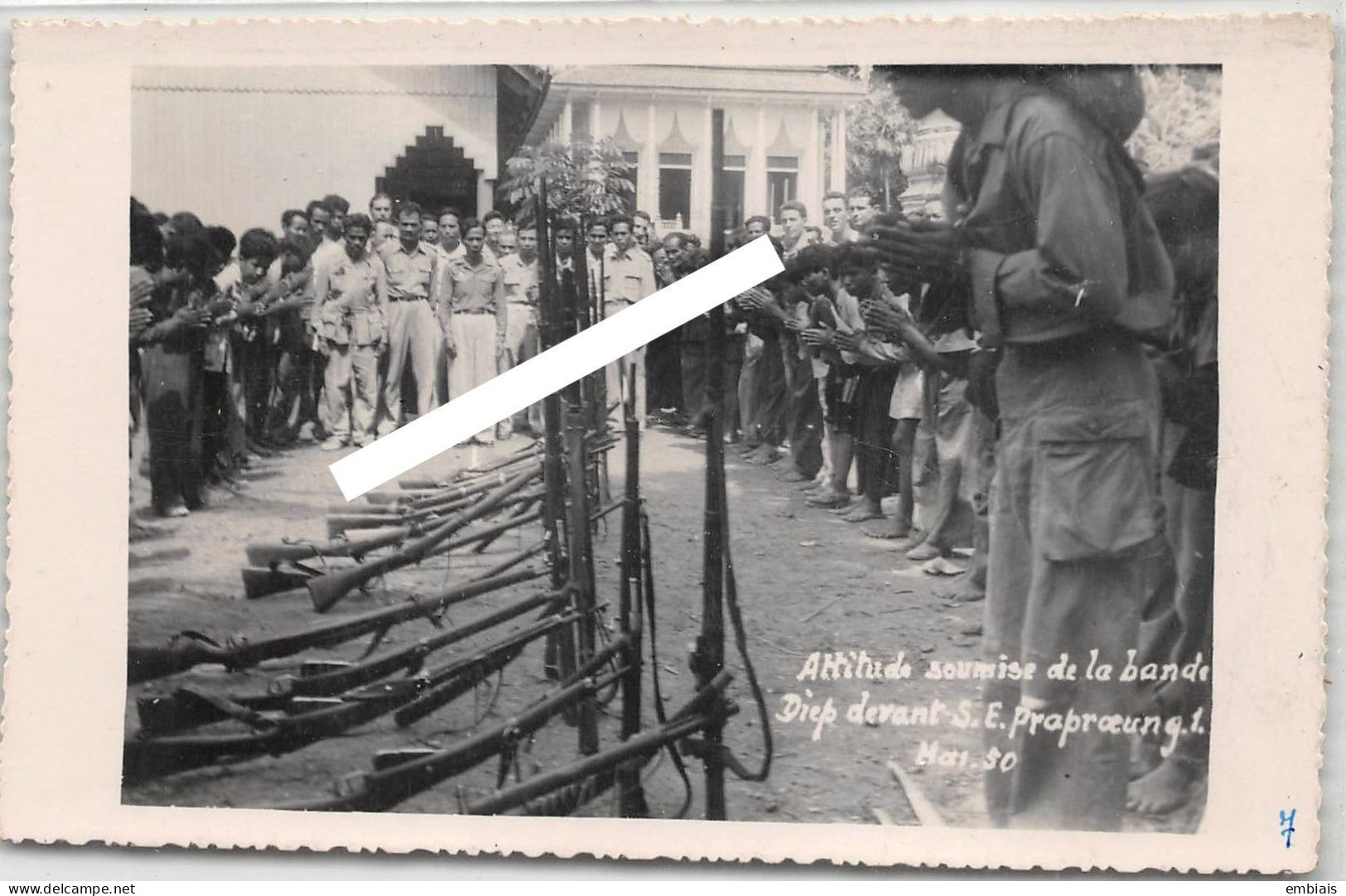 CAMBODGE Ancien SIAM - Carte Photo Attitude Soumise De La Bande (armée) De DIEP Devant S.E. PRAK ROEUNG Mai 1950 - Camboya