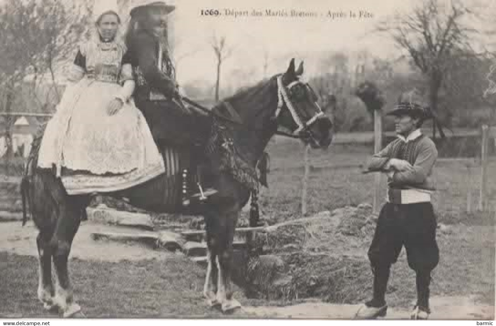 DEPART DES MARIES BRETONS A DOS DE CHEVAL  REF 16323 - Parejas