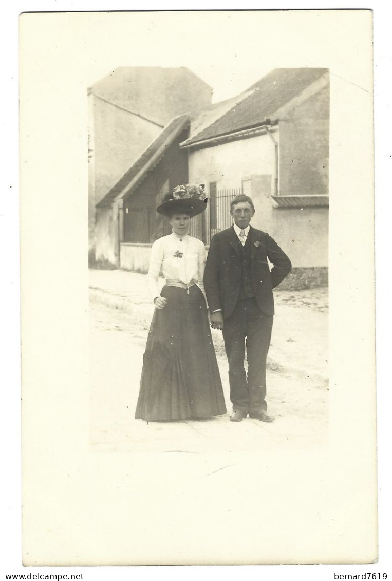 37  Chinon - Carte Photo  Couple - A Confirmer - Chinon