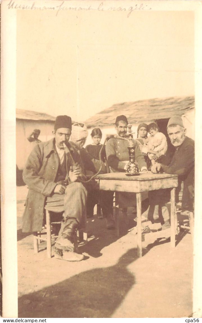 SALONICA 1918 - PHOTO CARD - MUSULMANS Fumant Le Narguilé - écrite Par G. HERMANT C.O.A Base Nouvelle A.O. Armée Orient - Grecia