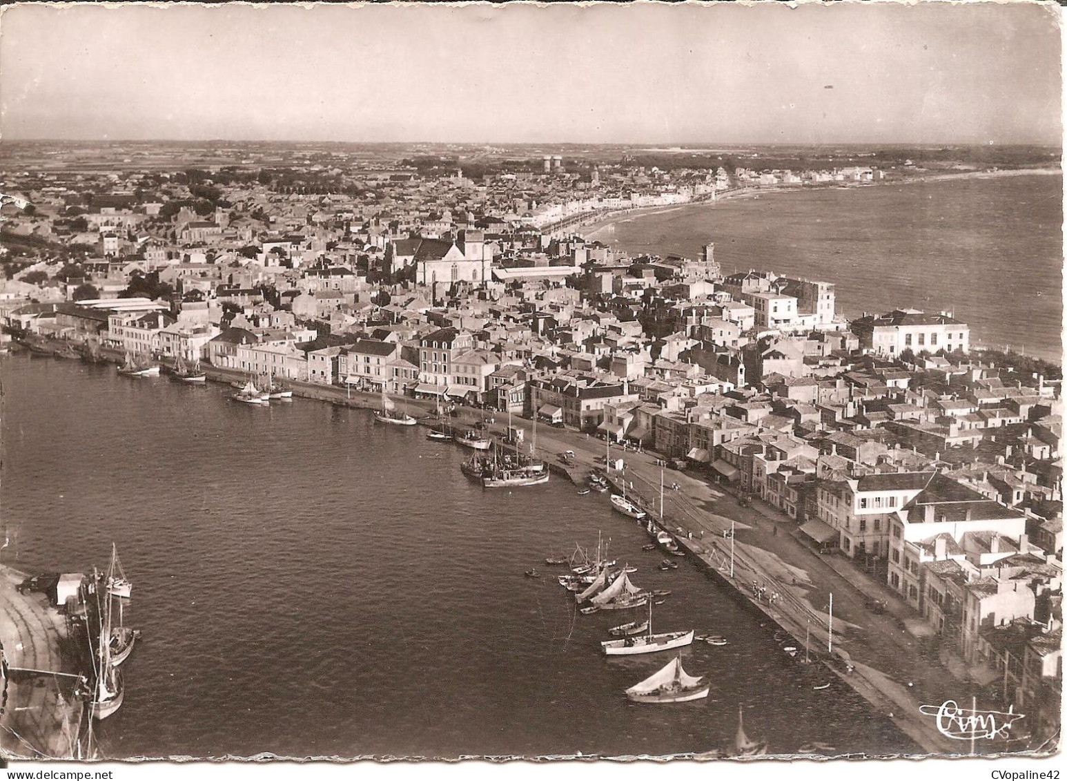 LES SABLES-D'OLONNE (85) Vue Aérienne Du Port Et De La Plage  CPSM GF - Sables D'Olonne