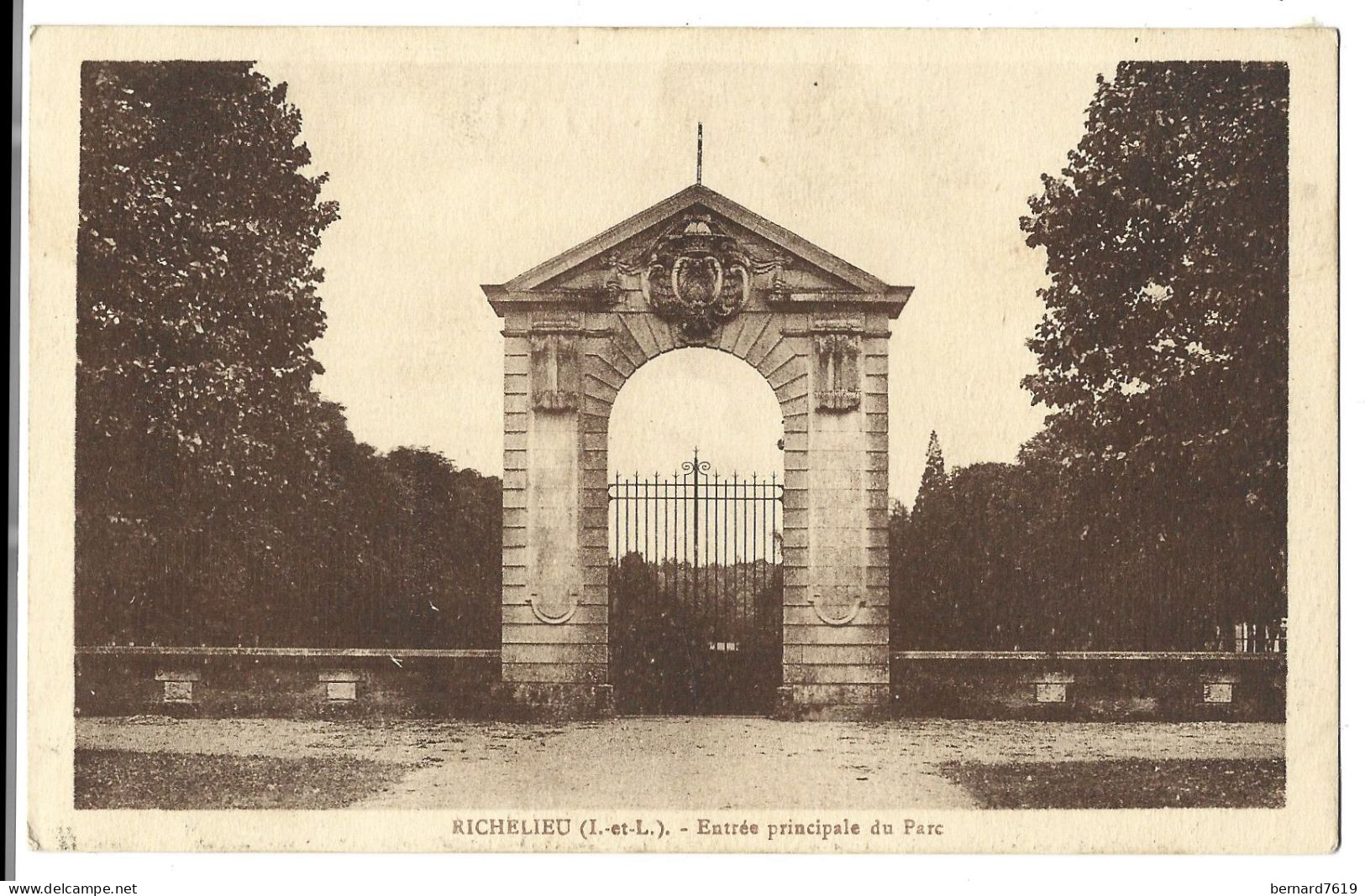 37  Richelieu -  Entree Principale Du Parc - Grille - Sonstige & Ohne Zuordnung