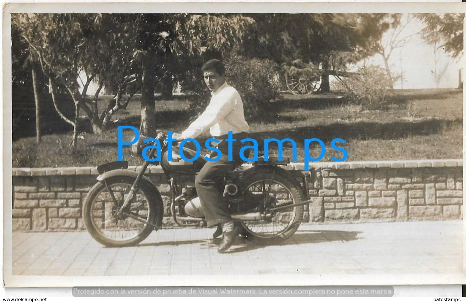 228899 ARGENTINA ACUARIO MUNICIPAL COSTUMES MAN'S IN MOTORCYCLE MOTO PHOTO NO POSTAL POSTCARD - Argentine