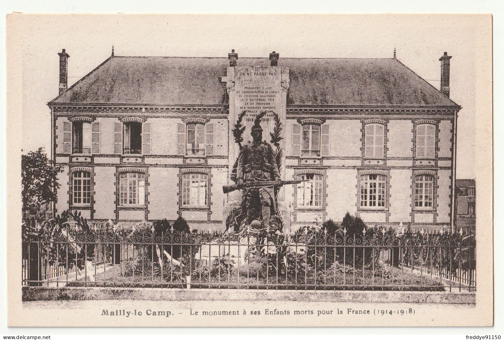 10 . Mailly Le Camp . Camp De Mailly . Le Monument Aux Morts Pour La France . 1914/1918 - Kriegerdenkmal