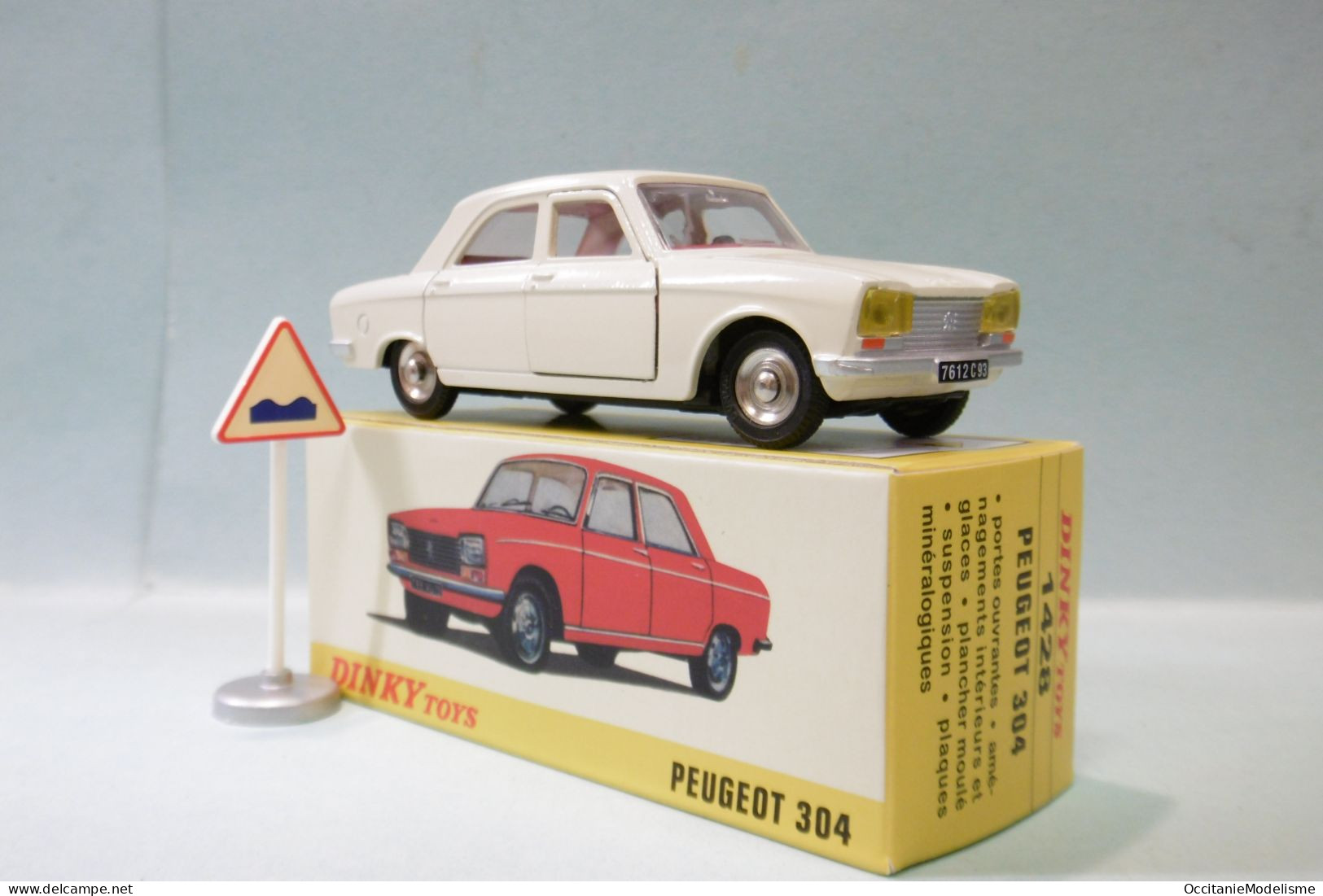 Dinky Toys / Atlas - PEUGEOT 304 Beige Réf. 1428 Neuf NBO 1/43 - Dinky