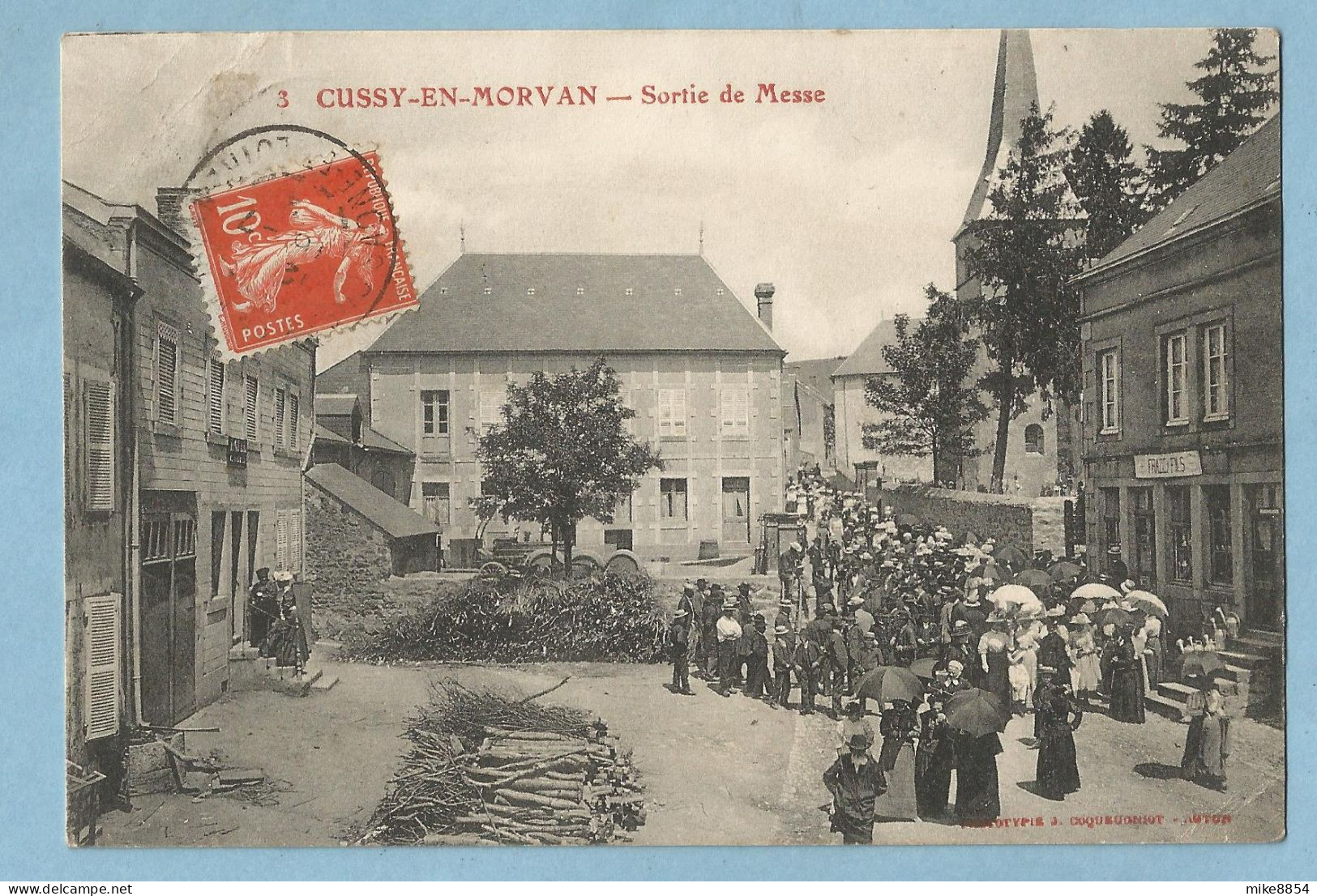 A053  CPA  CUSSY-EN-MORVAN  (Saône-et-Loire)  Sortie De Messe - Sonstige & Ohne Zuordnung
