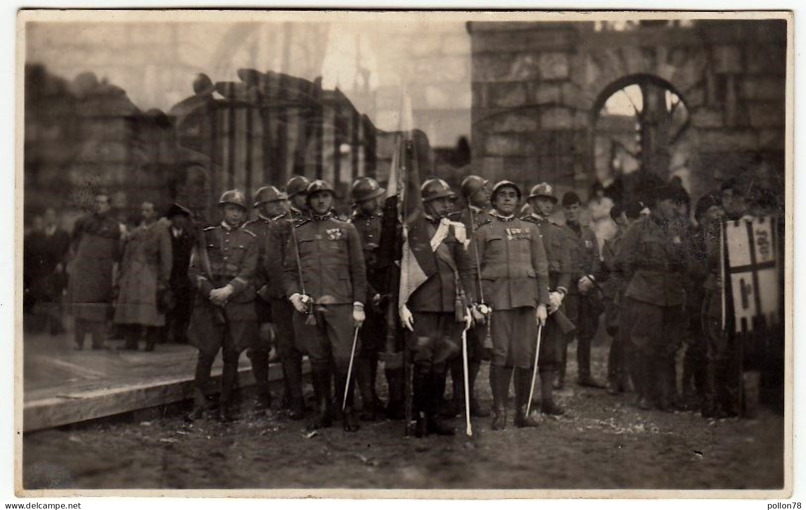 FOTOGRAFIA - MILITARI - PARATA - MILANO ? - Luogo Da Classificare - Formato Cm. 13 X 8 Circa - Vedi Retro - War, Military