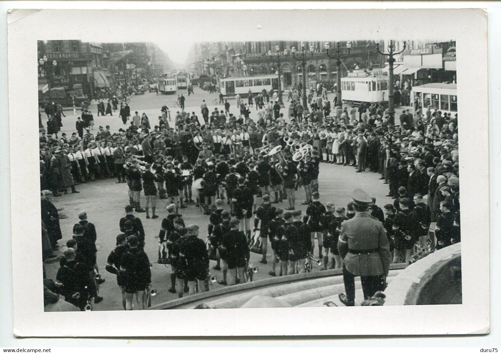 Photo Ancienne BRUXELLES Occupation 1940 / 45 Musique Fanfare Et Jeunesse Hitlérienne Avec Membre NSDAP * Autobus Bus * - Oorlog, Militair