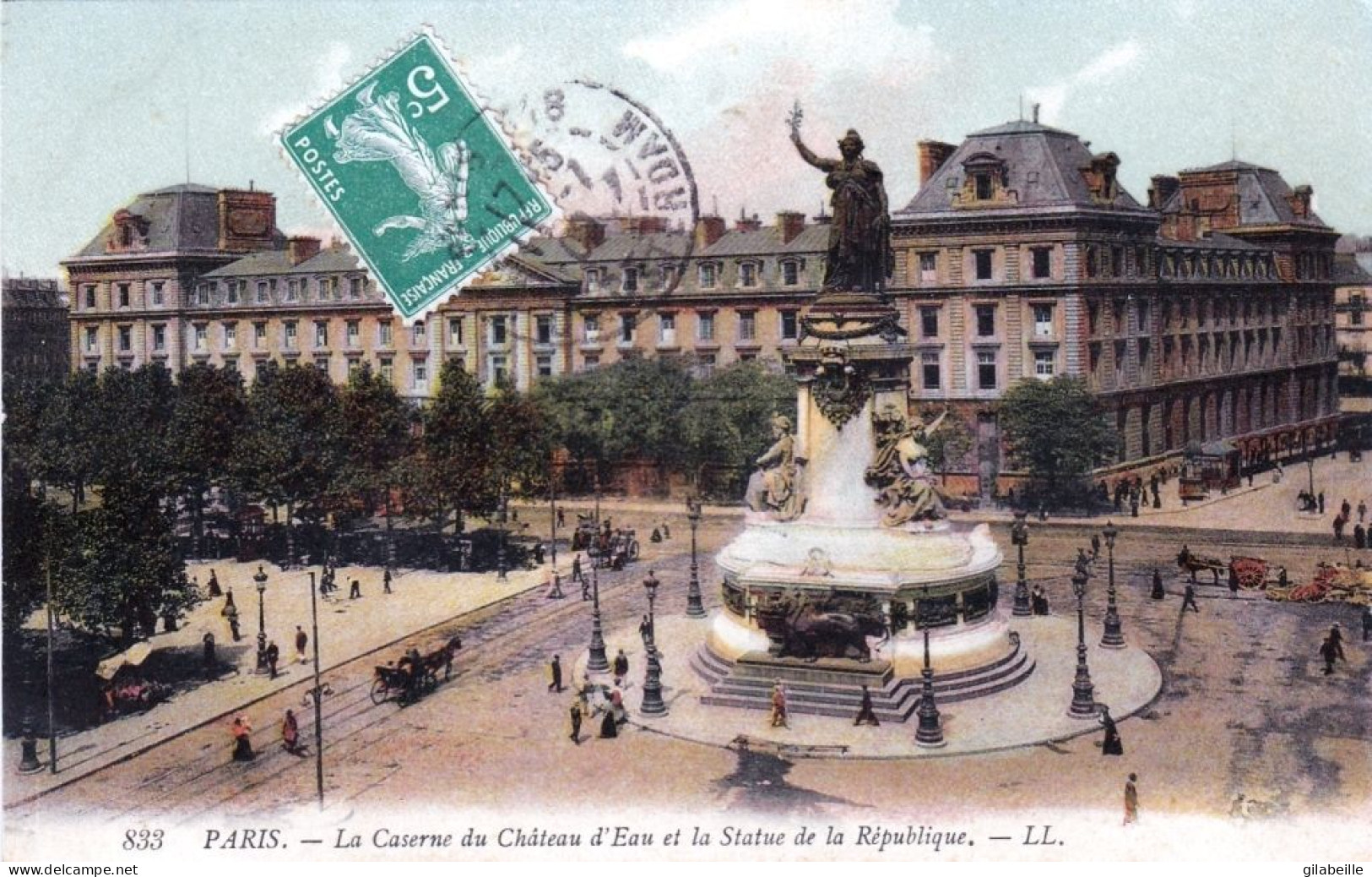 75 - PARIS 10 -  Caserne Du Chateau D Eau Et La Statue De La Republique - Arrondissement: 10