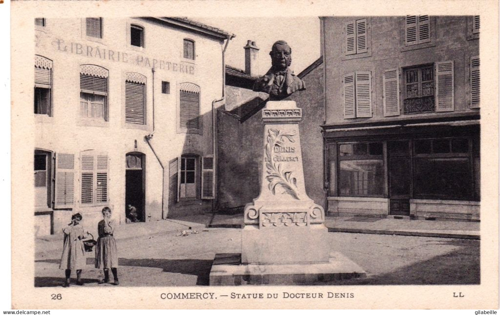 55 - Meuse -  COMMERCY - Statue Du Docteur Denis - Commercy