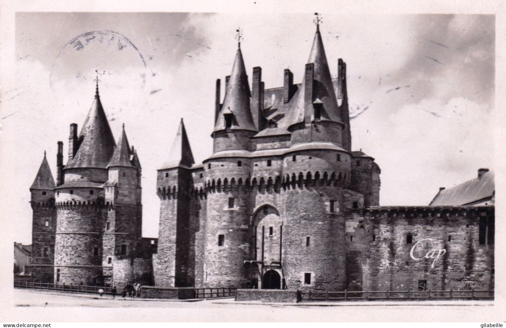 35 - Ille Et Vilaine - VITRE - Tour Saint Laurent Et Le Chateau - Carte Glacée - Vitre