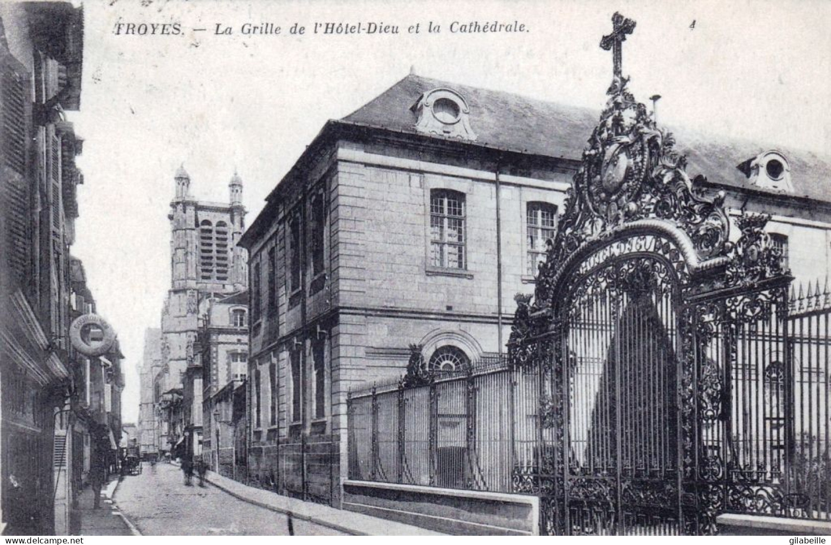 10 - Aube -  TROYES - La Grille De L Hotel Dieu Et La Cathedrale - Troyes
