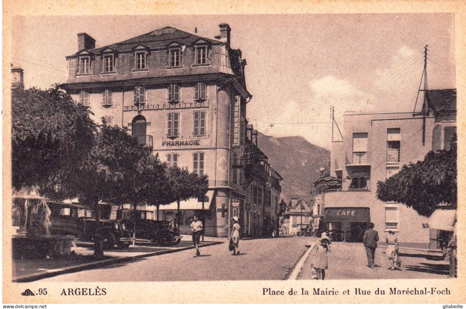 65 - Hautes Pyrenees - ARGELES -  Place De La Mairie Et Rue Du Marechal Foch - Pharmacie - Argeles Gazost