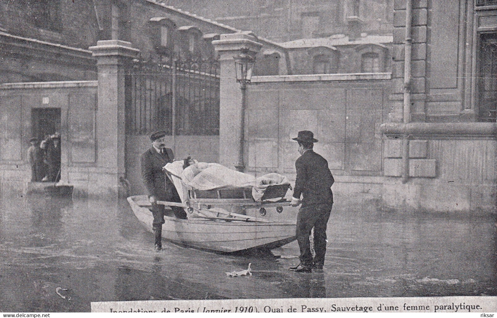 PARIS(16 Em ARRONDISSEMENT) INONDATION(PASSAGE D UNE FEMME PARALYTIQUE) - Paris (16)