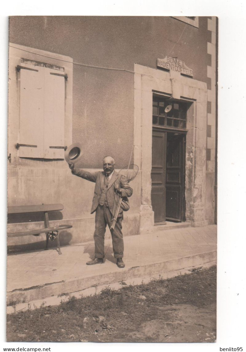 CARTE-PHOTO De SAINT-MAIXENT - Le COIFFEUR  BONNET. - Saint Maixent L'Ecole