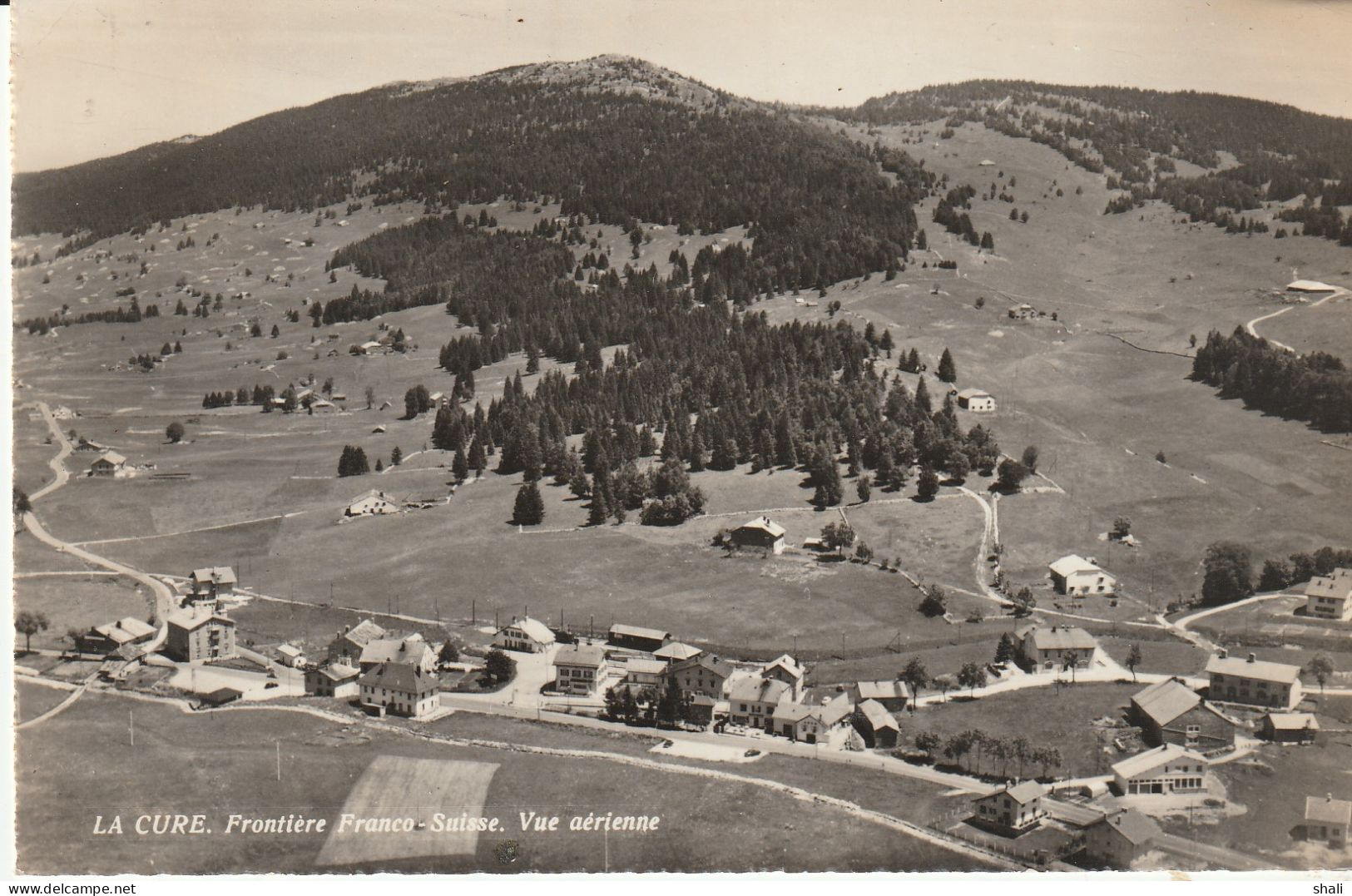 CPSM LA CURE FRONTIERE FRANCO SUISSE BAR TABACS ALIMENTATION SOUVENIRS L VANDELLE SUISSE - Autres & Non Classés