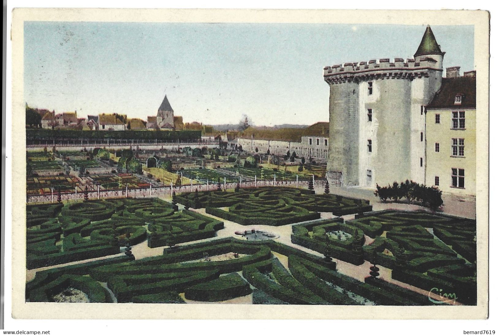 37  Villandry - Le Chateau Facade Sud Au Fond L'eglise Et Le Village - Autres & Non Classés