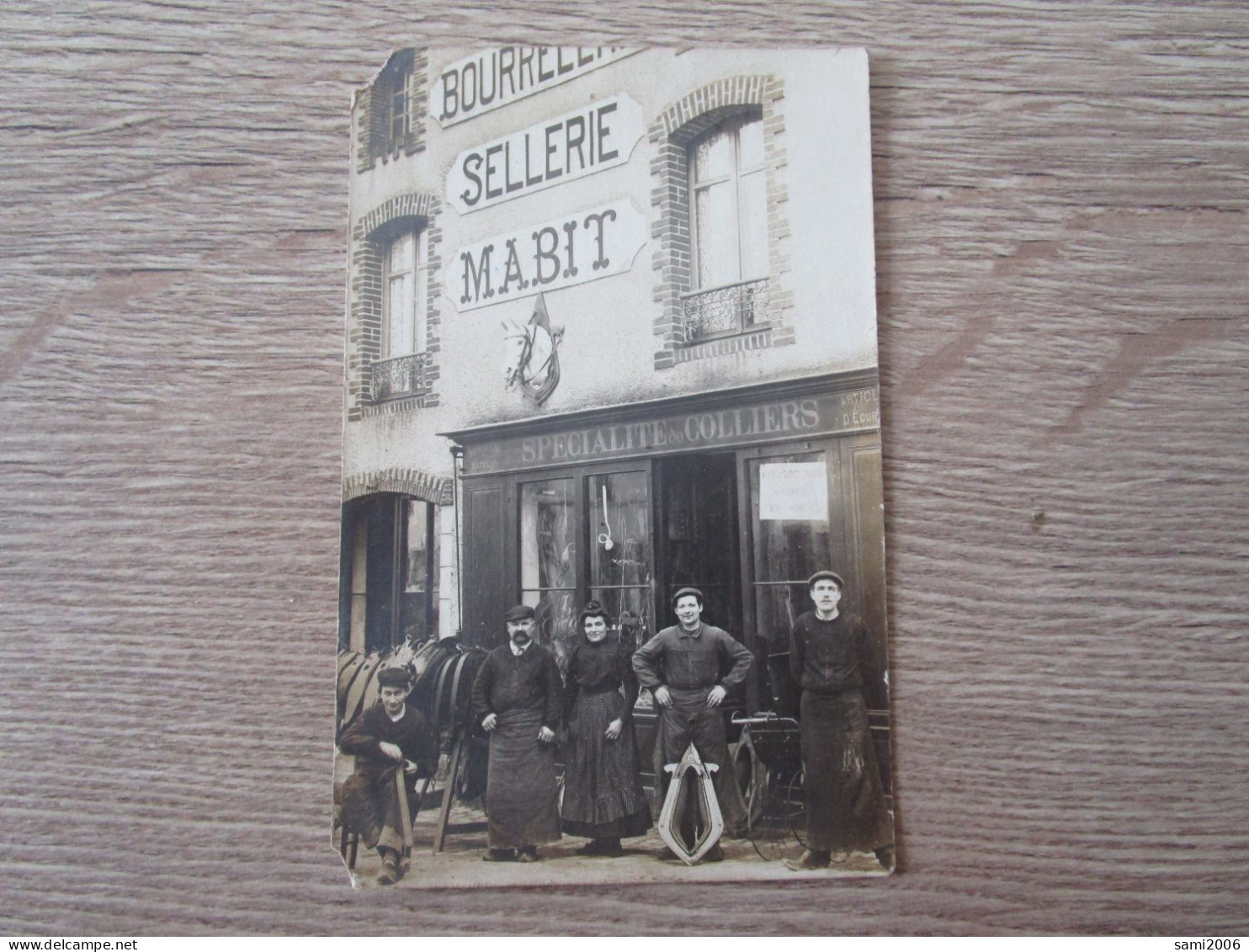 CPA PHOTO COMMERCE BOURRELIER SELLERIE MABIT SPECIALITE DE COLLIERS ANIMEE - Geschäfte