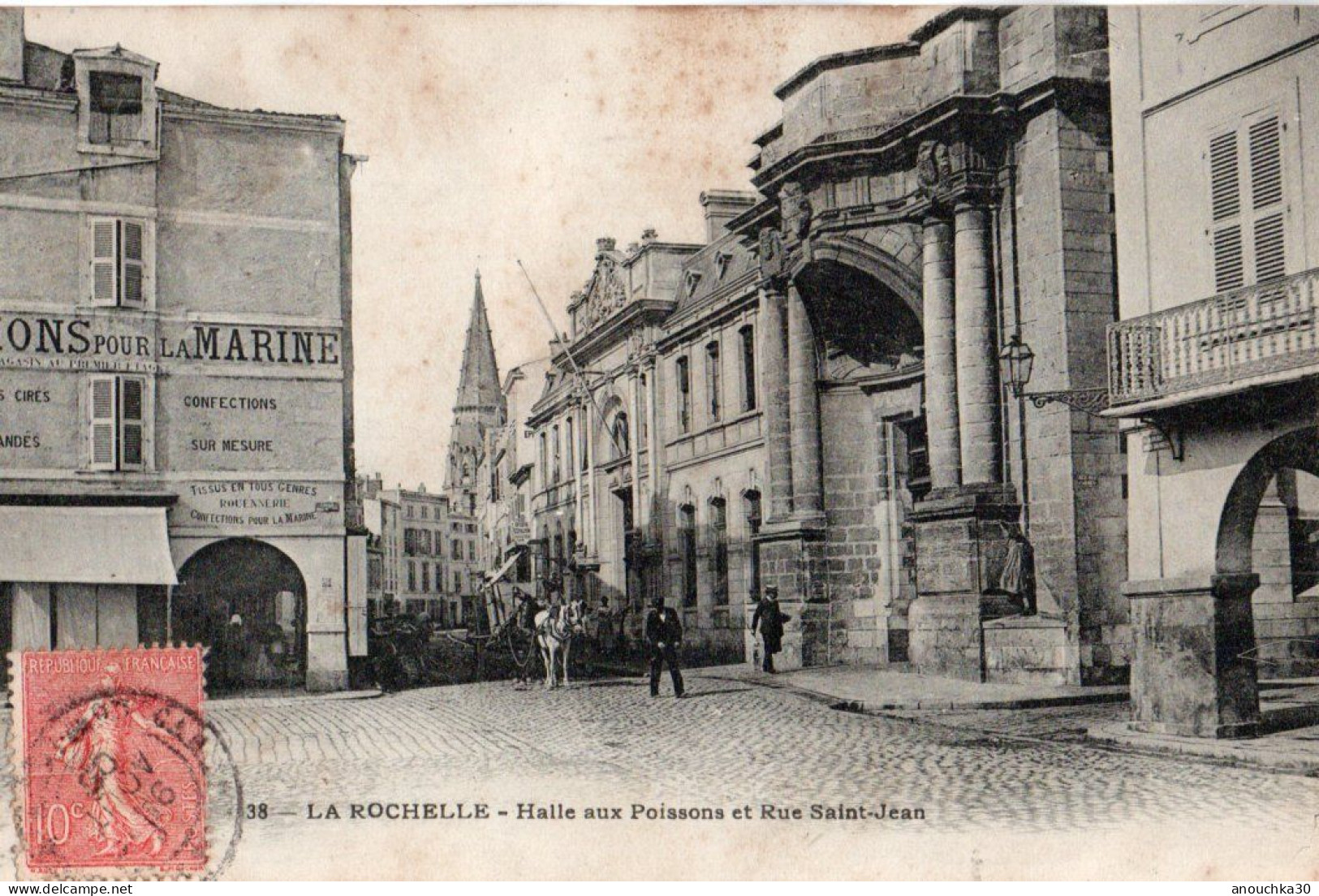 17  CPA   LA ROCHELLE HALLE AUX POISSONS ET RUE SAINT JEAN - La Rochelle
