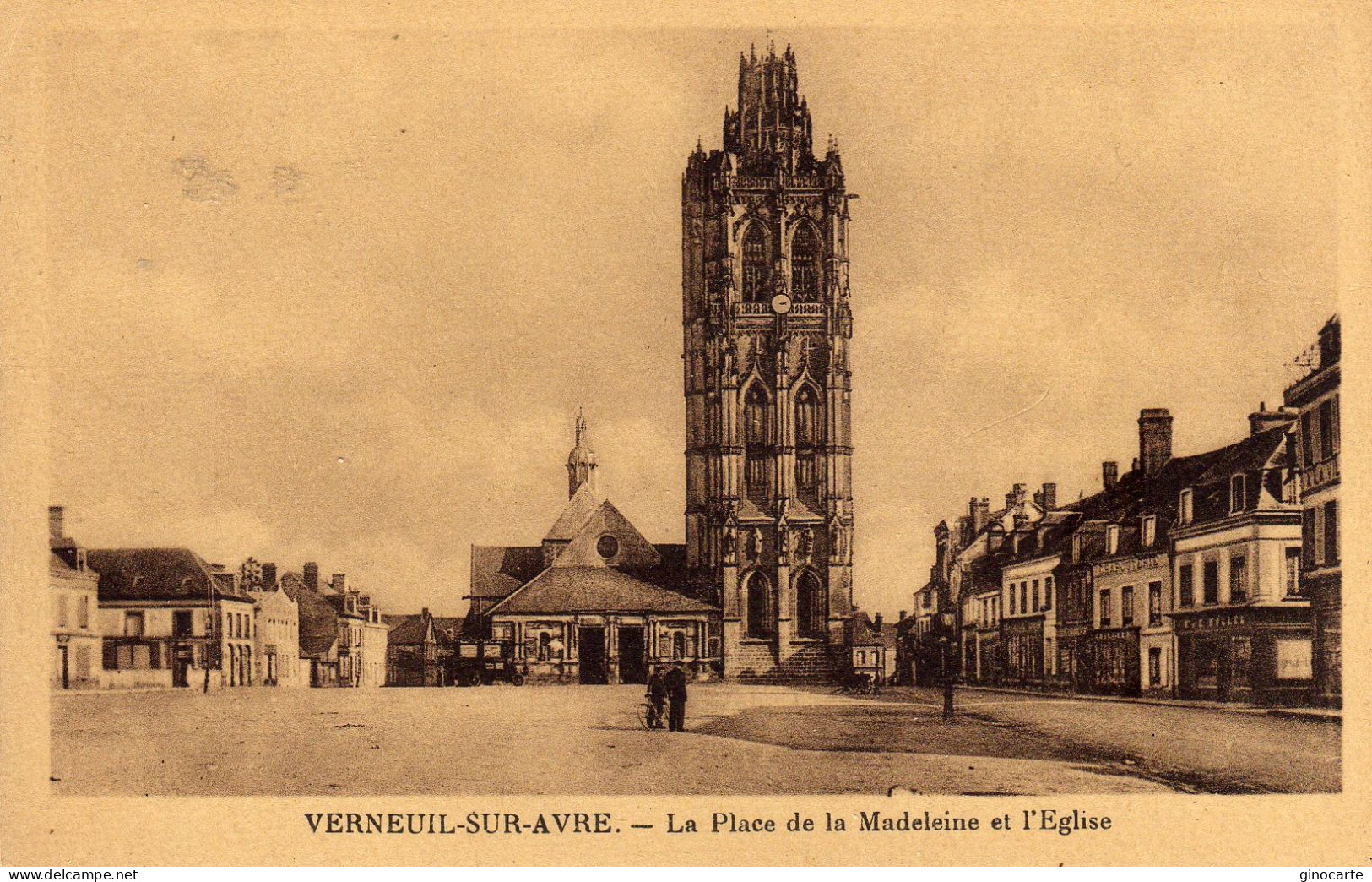 Verneuil Sur Avre Place De La Madeleine Et L'eglise - Verneuil-sur-Avre