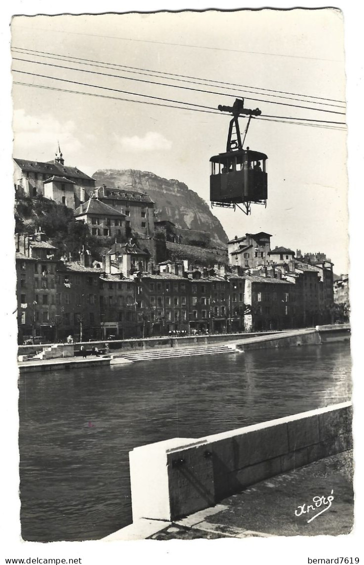 38  Grenoble - Le Depart Du Teleferique De La Bastille - Au Fond Le Saint Eynard - Grenoble