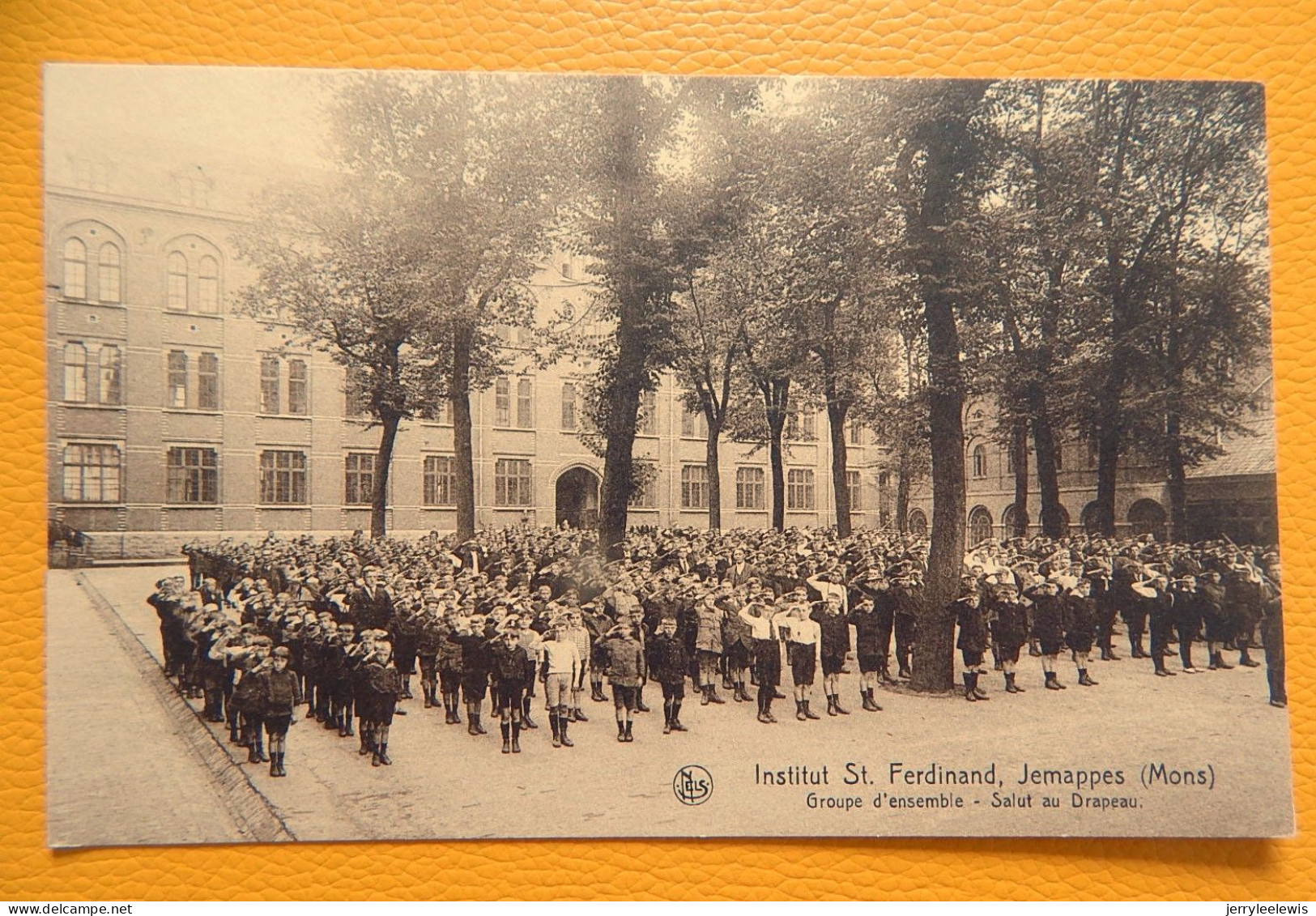 JEMAPPES   - Pensionnat Saint-Ferdinand  - Groupe D'ensemble - Salut Au Drapeau - Mons