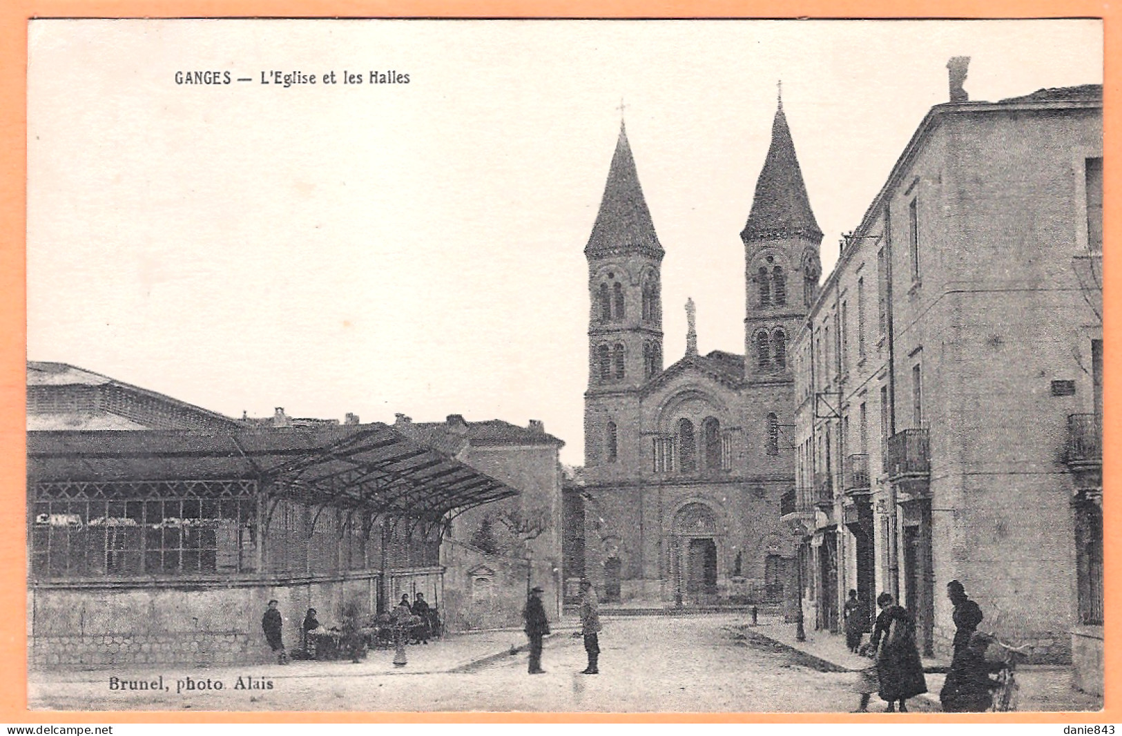 CPA Vue Très Rare - HÉRAULT - GANGES - L'ÉGLISE ET LES HALLES - Animation - Ganges