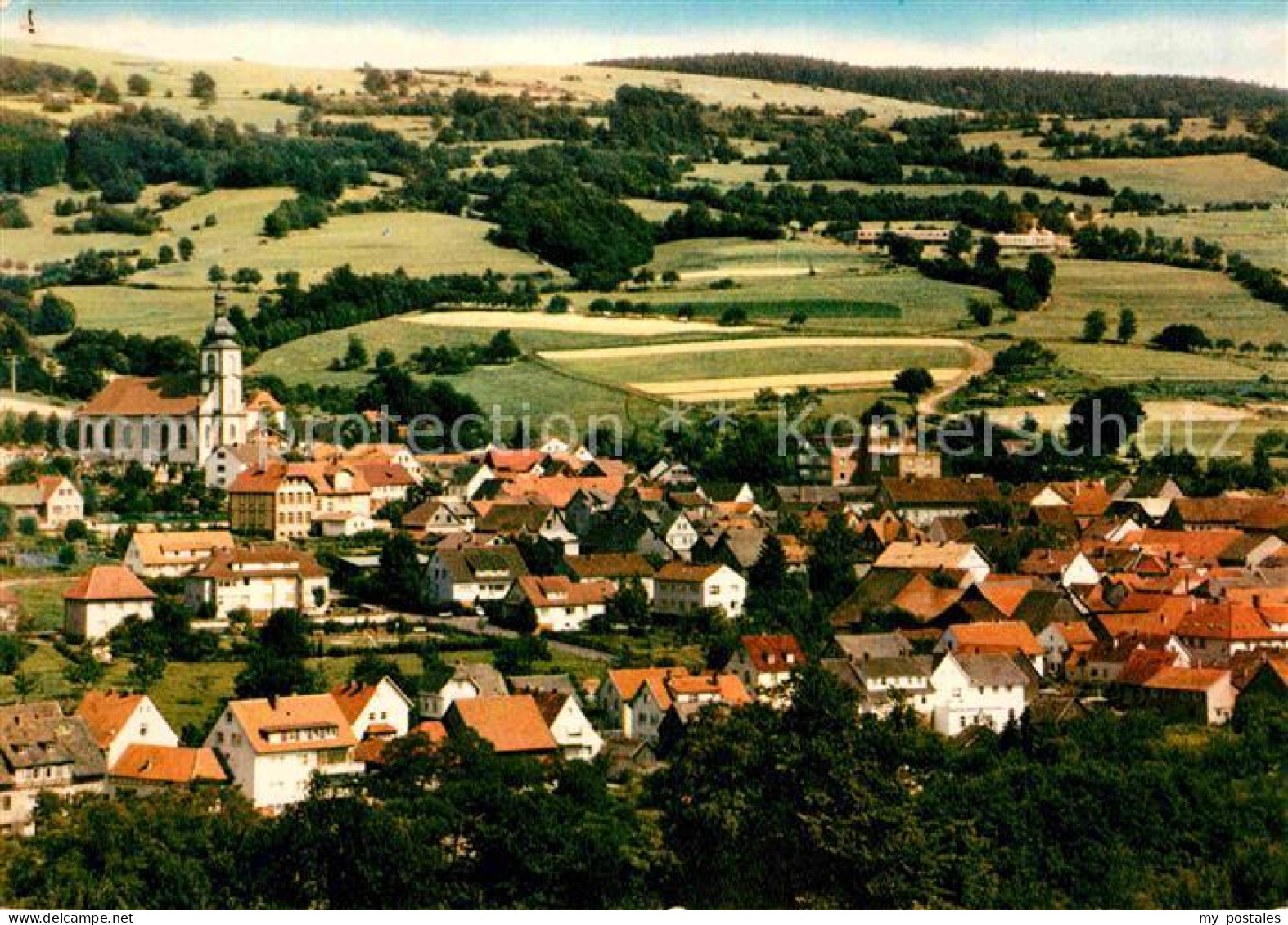 72783326 Hilders Ortsansicht Mit Kirche Blick Zur Jugendherberge Hilders - Hilders