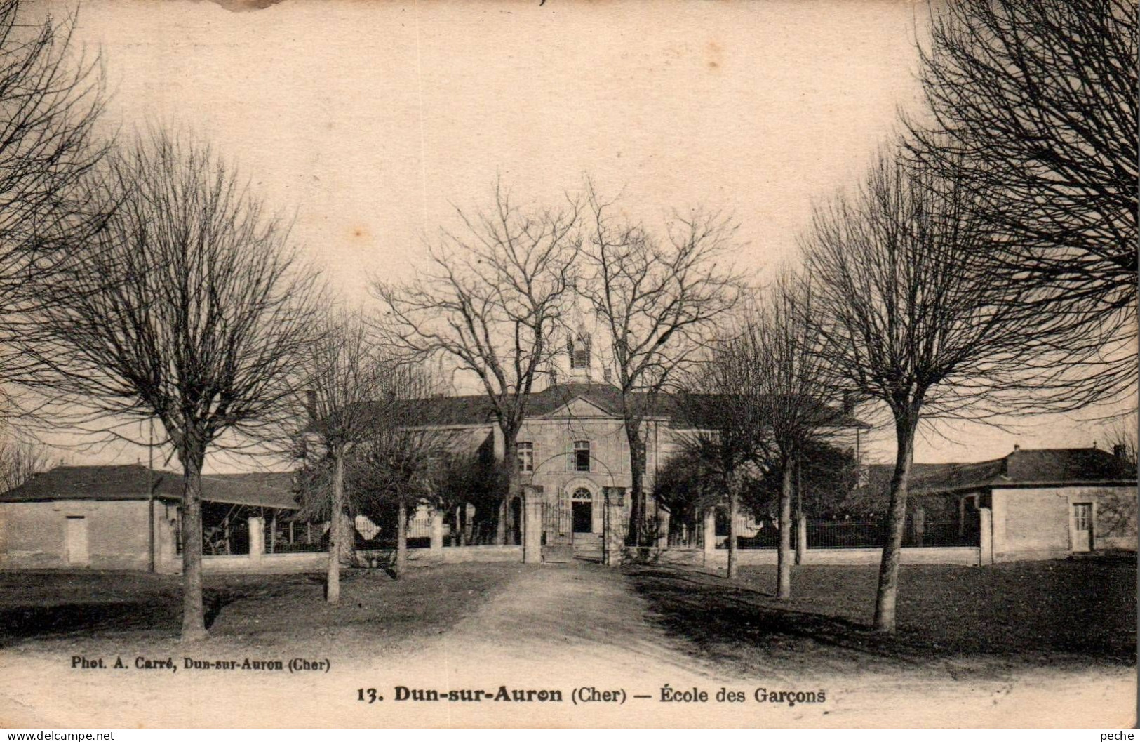 N°2532 W -cpa Dun Sur Auron -école De Garçons- - Dun-sur-Auron