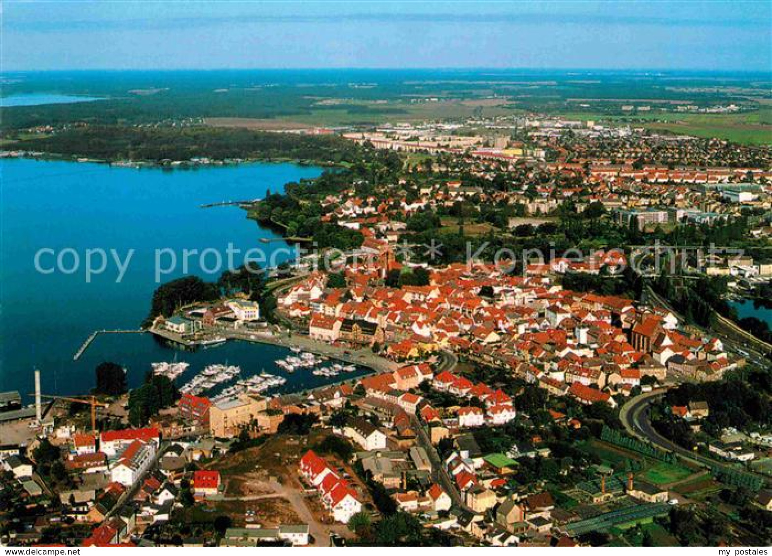 72782755 Waren Mueritz Fliegeraufnahme Mit Altstadt Stadthafen Und Binnenmueritz - Waren (Müritz)