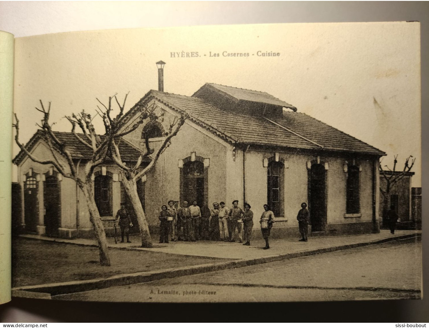 HYERES-LES-PALMIERS - Les Casernes - Manque 3 Cartes - Photo-Editeur LEMAIRE - Hyeres