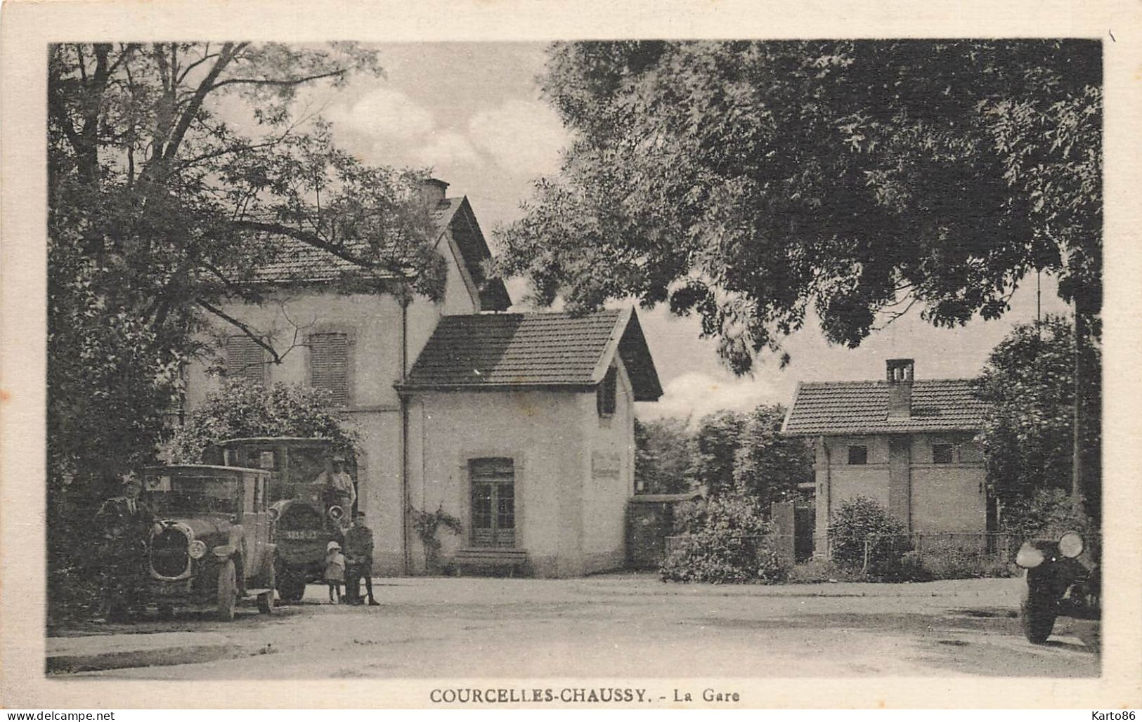 Courcelles Chaussy * Place , Parvis De La Gare * Bus Autobus - Autres & Non Classés