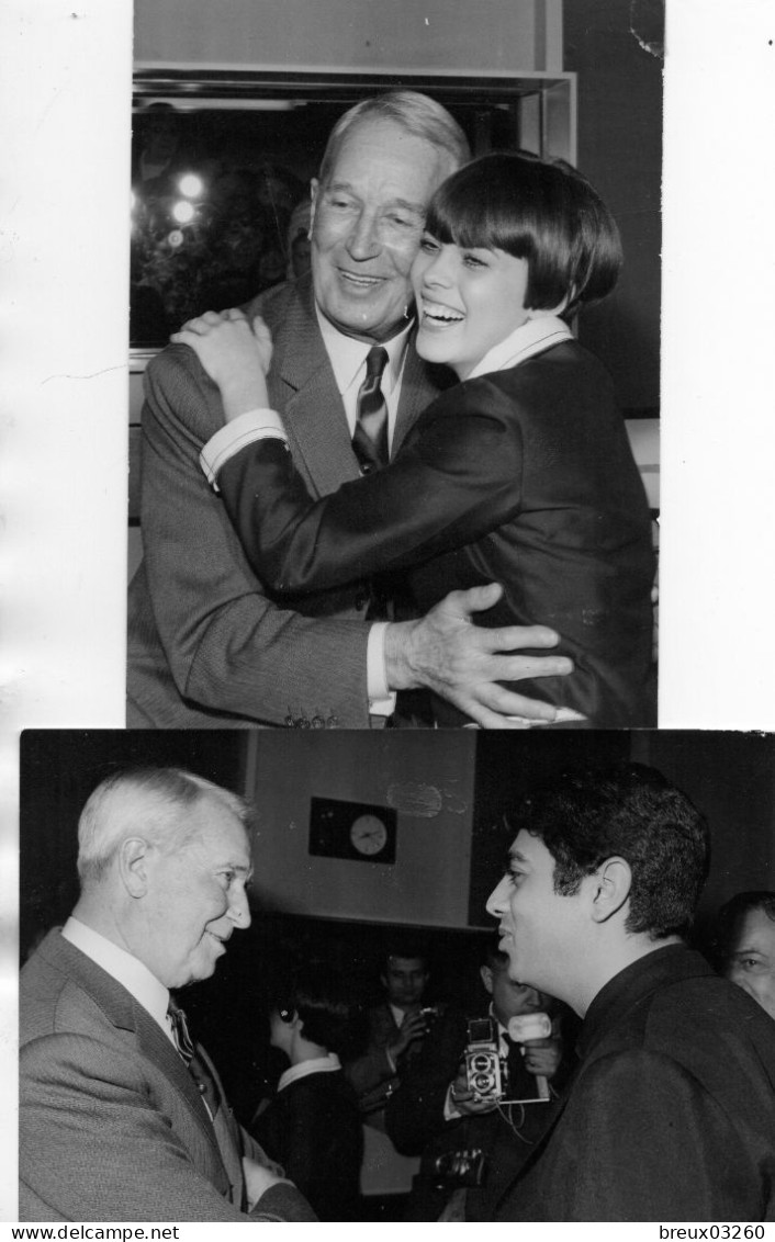 2 Photos- " Maurice CHEVALIER-  Mireille MATHIEU -/--  ENRICO MACIAS "-  ( 13 X 18 Cm )- - Beroemde Personen