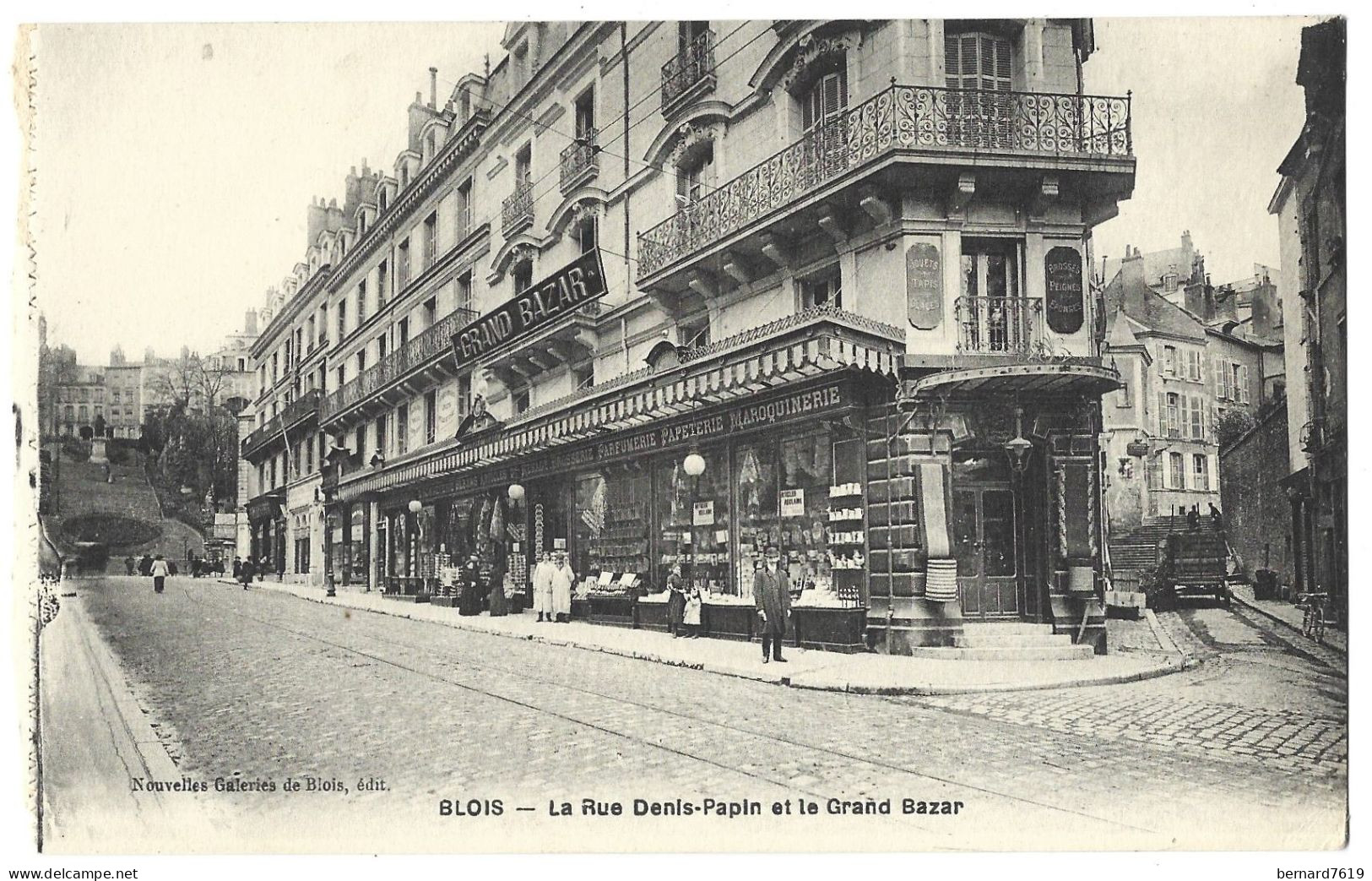 41  Blois -  La Rue Denis Papin Et Le Grand Bazar - Blois