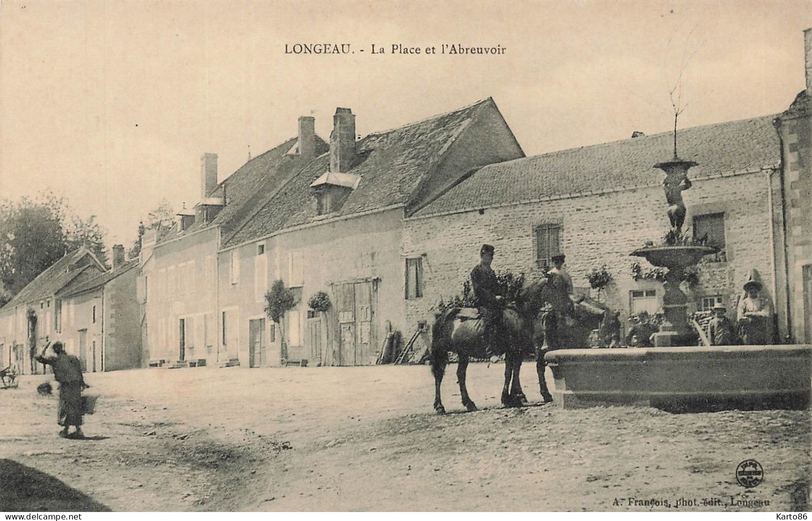 Longeau * La Place Du Village Et L'abreuvoir * Villageois - Sonstige & Ohne Zuordnung