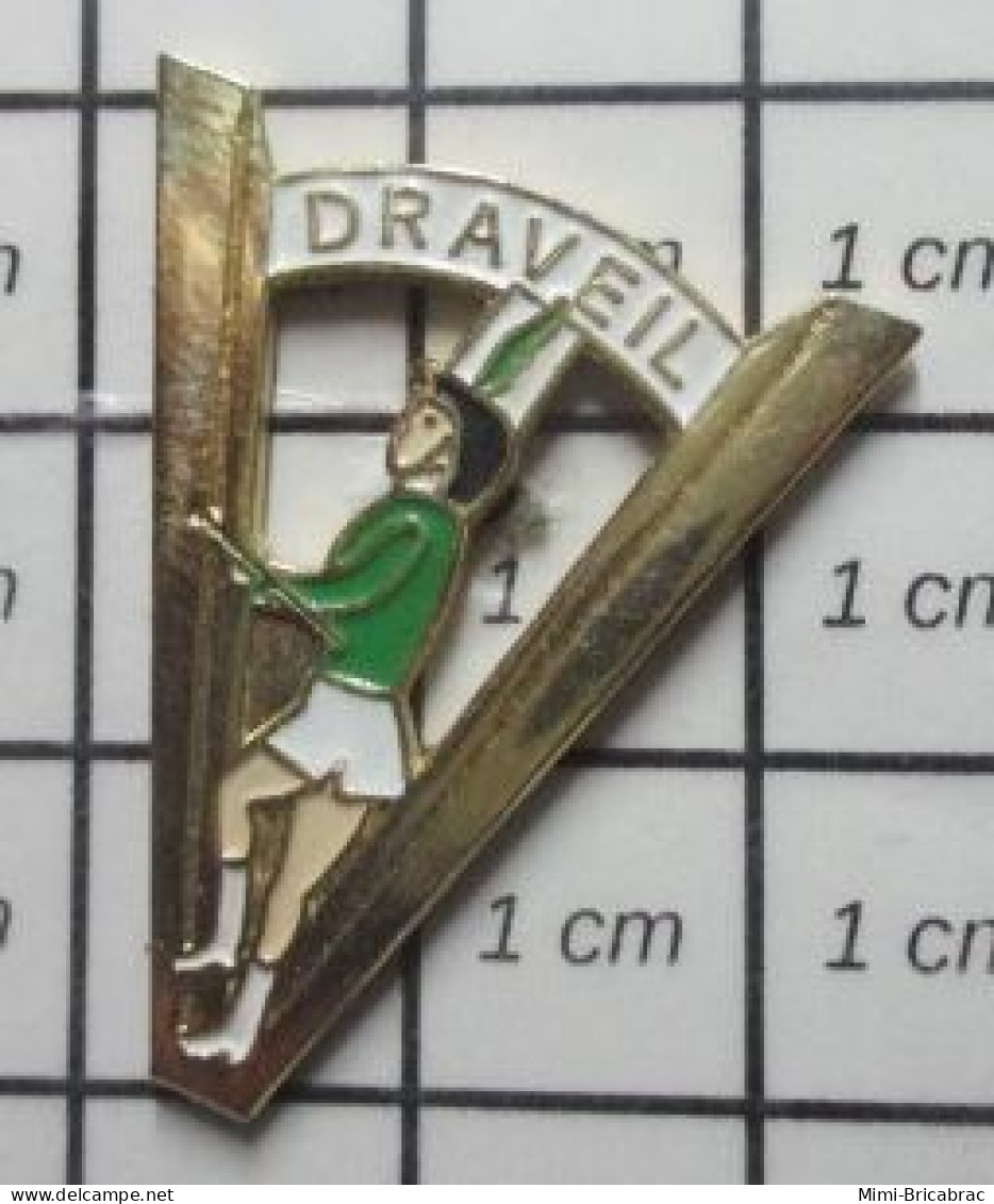 1818B Pin's Pins / Beau Et Rare / ASSOCIATIONS / MAJORETTES DE DRAVEIL - Verenigingen