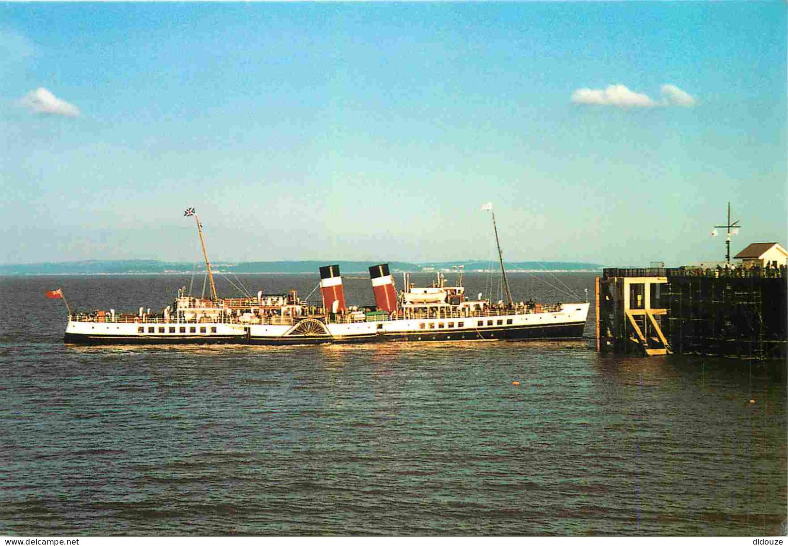 Bateaux - Bateaux Promenade - PS Waverley - Arriving At Penarth Shortly After The Victorian Pier Was Reopened In May 199 - Autres & Non Classés