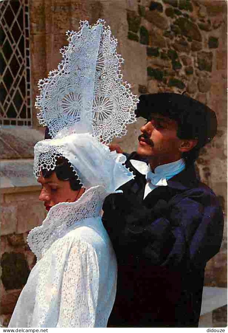 Folklore - Costumes - Vendée - Les Sables D'Olonne - Groupe Folklorique Le Nouch - Coiffes - CPM - Voir Scans Recto-Vers - Costumi