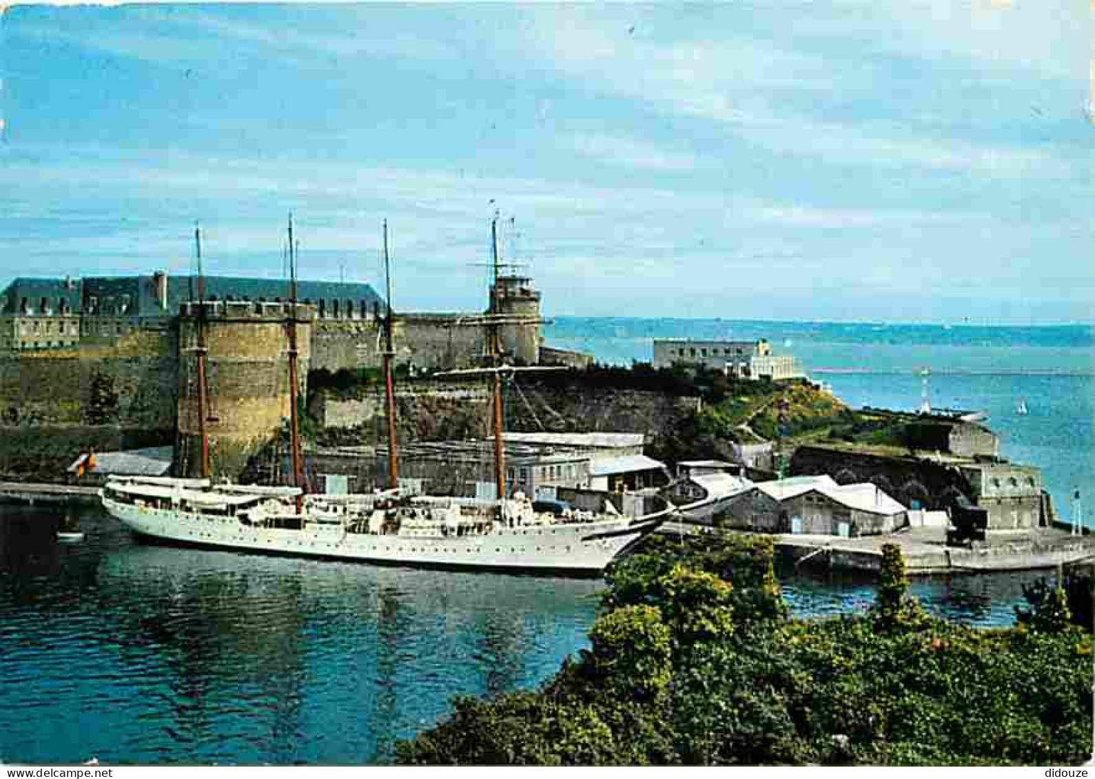Bateaux - Voiliers - Bretagne - Brest - Le Quatre Mâts Espagnol, Bateau-école, à Quai Devant La Préfecture Maritime - Ca - Veleros