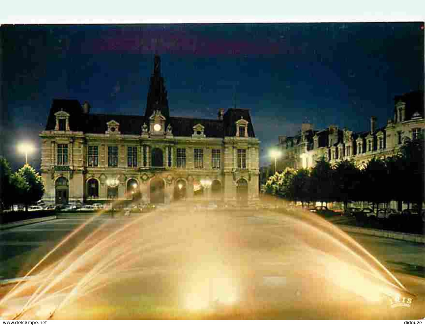 86 - Poitiers - Place Général Leclerc - L'Hotel De Ville - Vue De Nuit - Jets D'eau - CPM - Voir Scans Recto-Verso - Poitiers